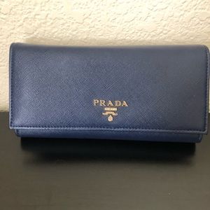 prada wallet